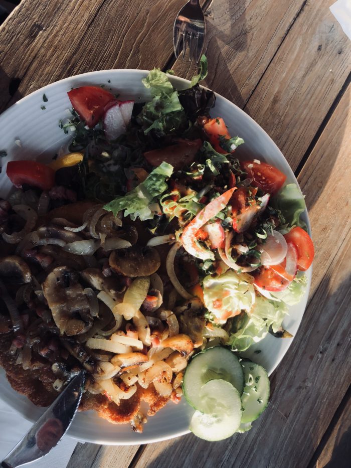 Spanisches Schnitzel mit Salat
