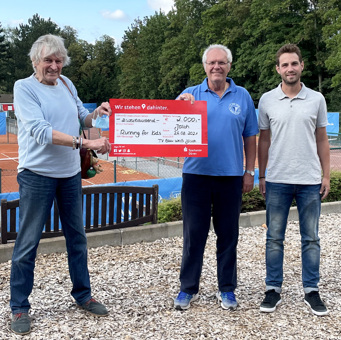 BLAUWEISS Jülich spendet an „Running for Kids“